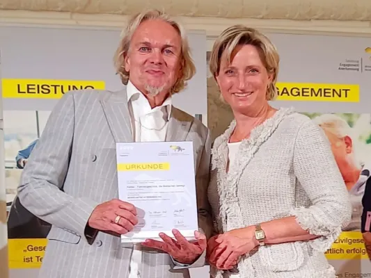 Bild: Oliver Raach und Felitec zu Social Heroes im Ländle gekürt