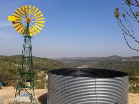 Bild: Windwasserpumpen – eine umweltverträgliche und sparsame Methode zum Wasser pumpen in der Landwirtschaft