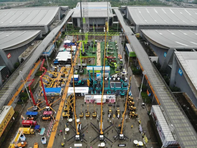 Bild: Stadt der Baumaschinen in China 