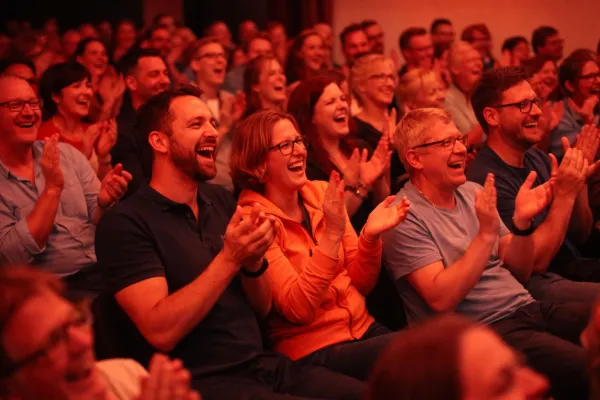 Bild: Vom Geheimtipp zum Publikumserfolg: Zaubershow am Niederrhein begeistert tausende Gäste