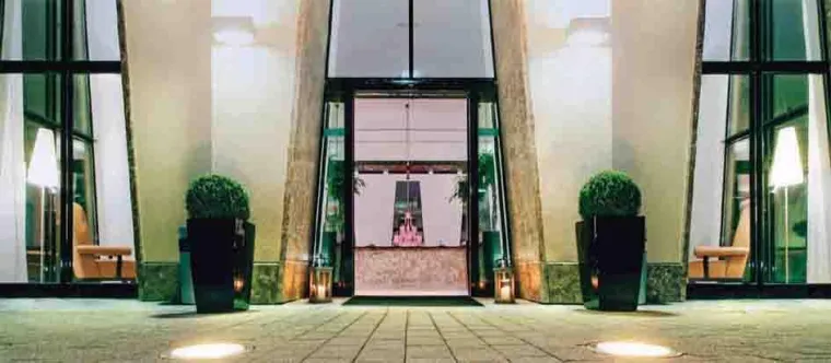 Bild: Das neue ARCOTEL Camino in Stuttgart - Modernste GEZE Tür- und Sicherheitstechnik hinter historischen Fassaden