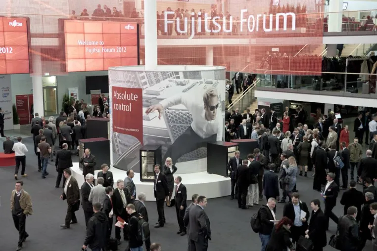 Bild: Werbeagentur RED visualisiert die Marke Fujitsu auf Europas größtem IT-Event.