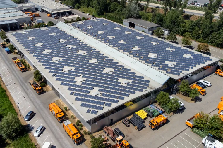 Photovoltaik auf Gewerbedächern: Mehr große Solar-Projekte realisieren durch digitale Dachflächenakquise Bild: Photovoltaik auf Gewerbedächern: Mehr große Solar-Projekte realisieren durch digitale Dachflächenakquise