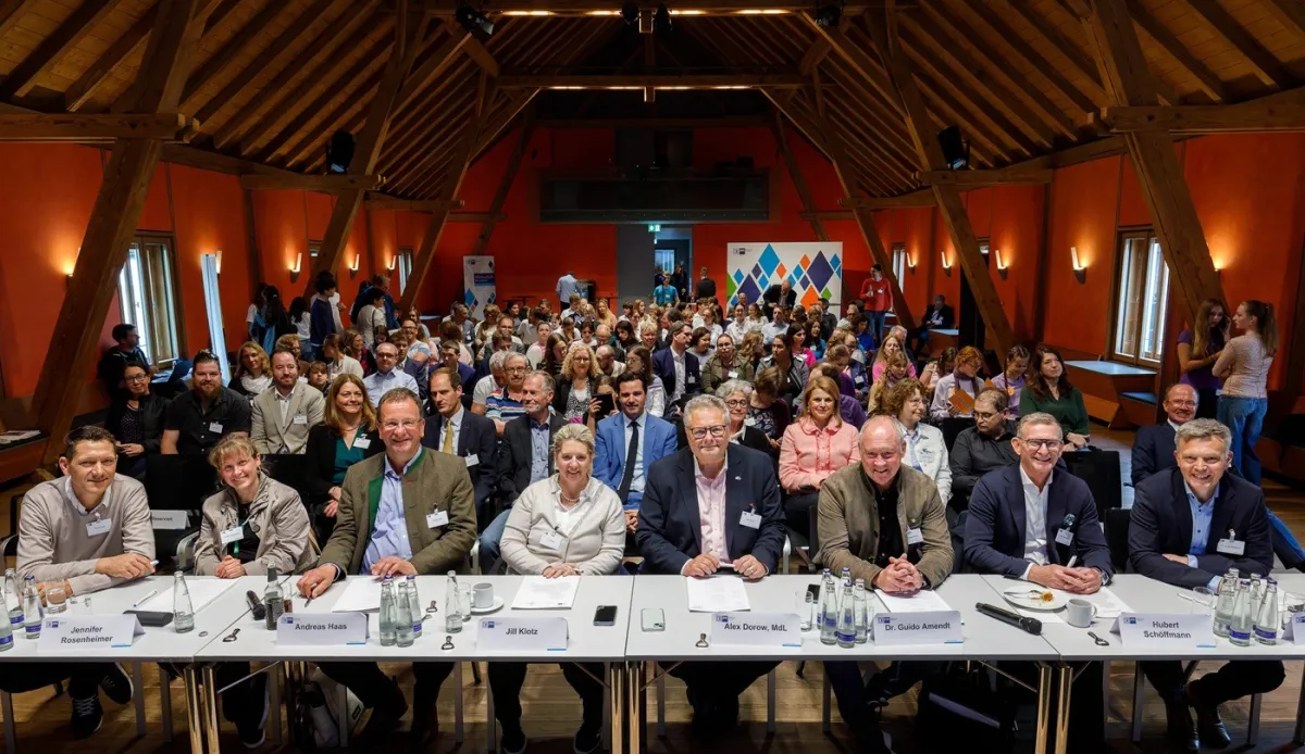  Die Jury beim Finale des Startup School Cups 2025 in Fürstenfeldbruck (© Stiftung Digitale Bildung)