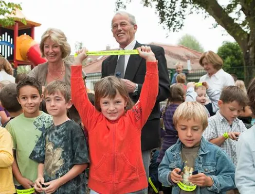 Bild: Regionalwerk beschenkt Erstklässler in der Region - Sicherheit und Energie für den Schulanfang