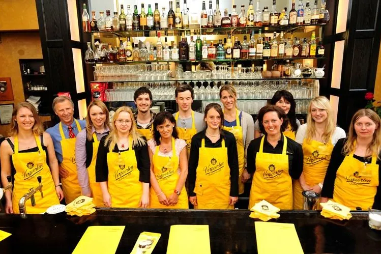 Elf Kaffeeliebhaber aus ganz Deutschland mixten mit der Deutschen Barista-Meisterin Bild: Elf Kaffeeliebhaber aus ganz Deutschland mixten mit der Deutschen Barista-Meisterin