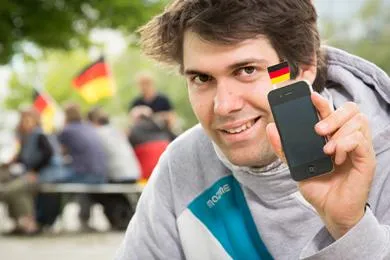 Bild: EM-Fanartikel: Student peilt mit Hochschul-Projekt die erste Million an