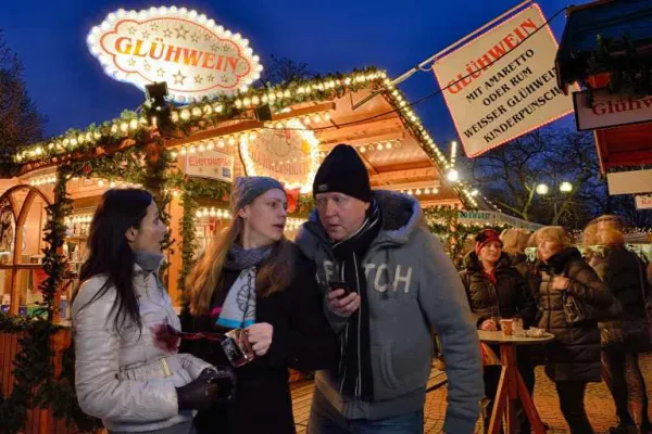 Bild: Leichtsinn oder Missgeschick auf dem Weihnachtsmarkt: die Private Haftpflichtversicherung schützt!