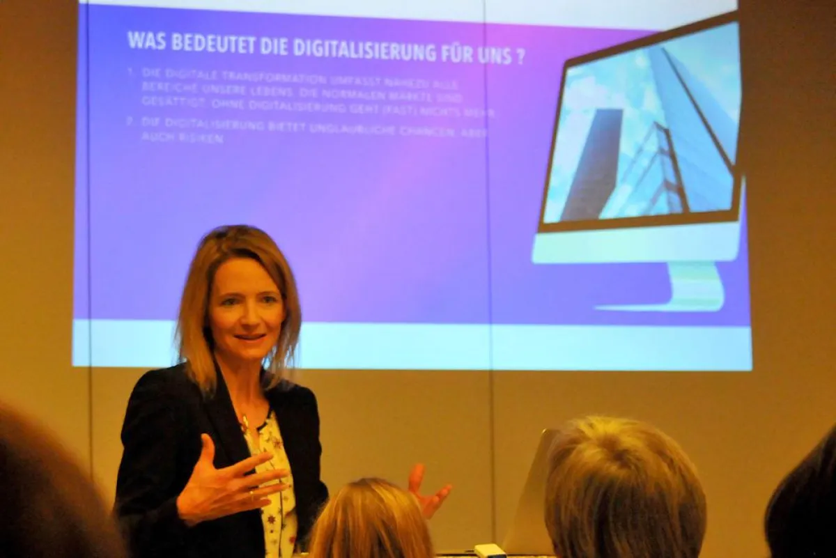 Heike Kantowsky beim Vortrag