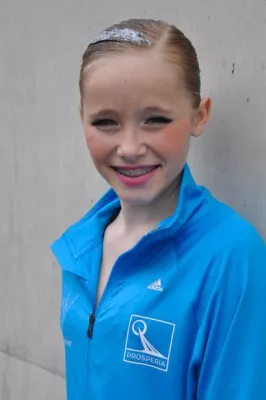 Bild: Sponsor Slobodan Cvetkovic gratuliert Lilli Kaiser zum 4. Platz bei der Aerobic SWISS OPEN 2014