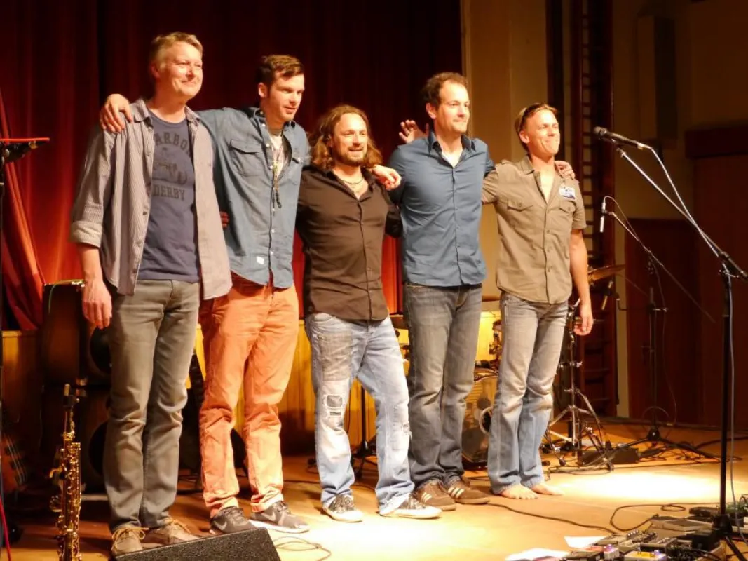 Stefan Kammerer (keys), Tim Hoheisel (sax), Samy Saemann (b), Joe Krieg (git) und Oli Schulte (dr)