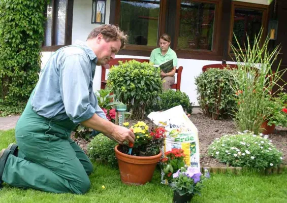 Naturprofi - Naturschutz beginnt im eigenen Garten - Torffreie Blumenerde schützt unsere Moore Bild: Naturprofi - Naturschutz beginnt im eigenen Garten - Torffreie Blumenerde schützt unsere Moore