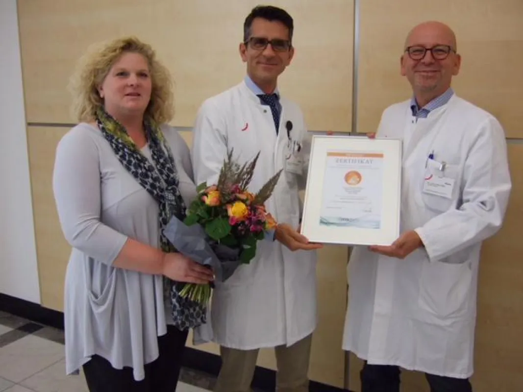 vl: Karin May, Geschaftsfuhrerin DMSG-Berlin, Prof. Dr. med. Darius Gunther Nabavi(Chefarzt Neuro