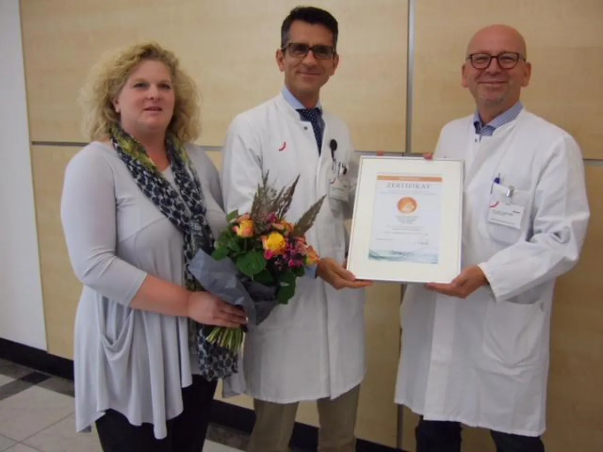 vl: Karin May, Geschaftsfuhrerin DMSG-Berlin, Prof. Dr. med. Darius Gunther Nabavi(Chefarzt Neuro