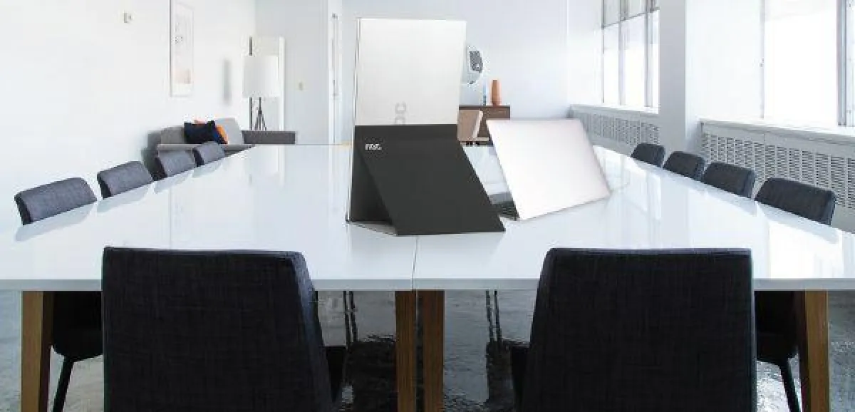 Unterwegs die Produktivität steigern mit dem AOC I1601FWUX