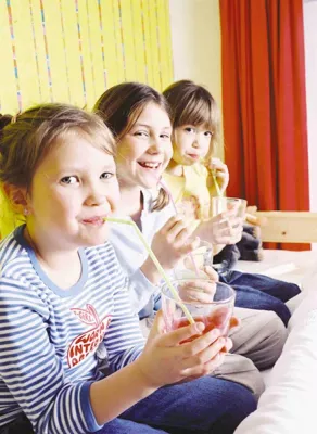 Bild: SodaStream engagiert sich mit Wasserprojekt in Kitas