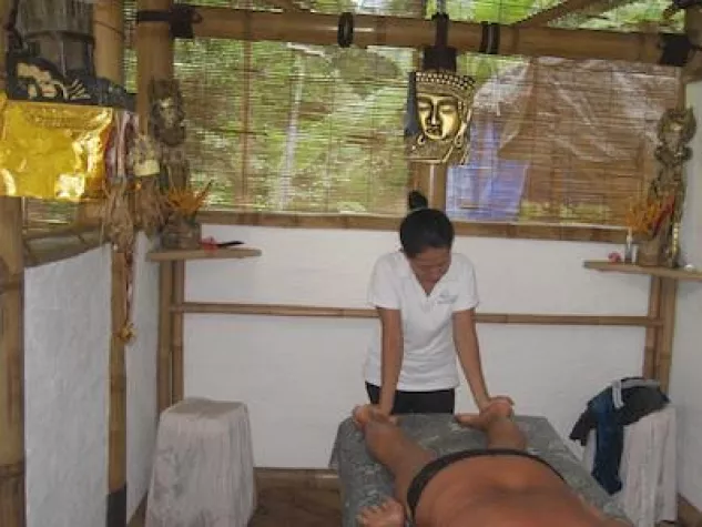 Bild: Massage-Training und Urlaub auf Bali.