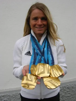 Bild: „Bambi 2010“: Bentele stolz auf Nominierung. Blinde Biathletin und Langläuferin hofft auf ein goldenes Reh.