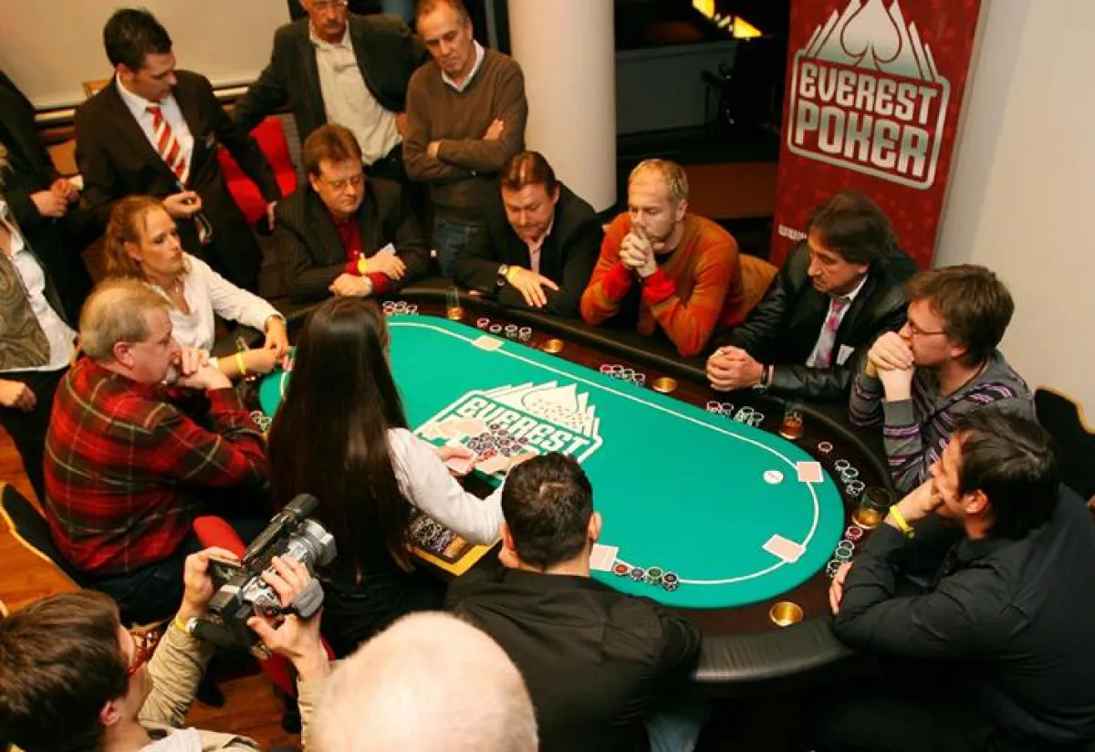 Bayer 04 Profi Barbarez beim Pokern mit Everest