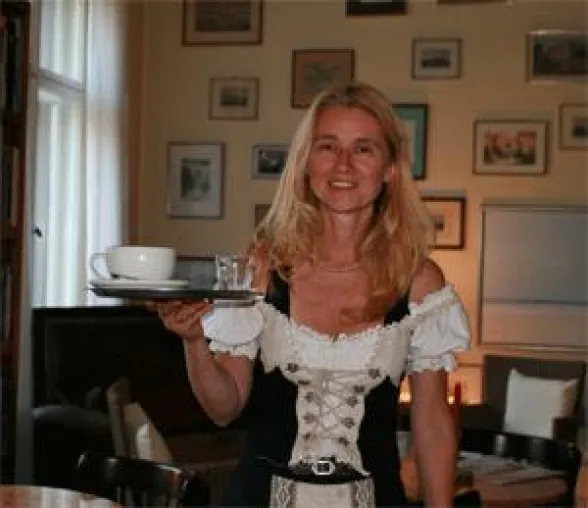 Als Botschafter der Wiener Kaffeehaus-Kultur in den »Klub Wiener Kaffeehausbesitzer 1683« aufgenommen Bild: Als Botschafter der Wiener Kaffeehaus-Kultur in den »Klub Wiener Kaffeehausbesitzer 1683« aufgenommen