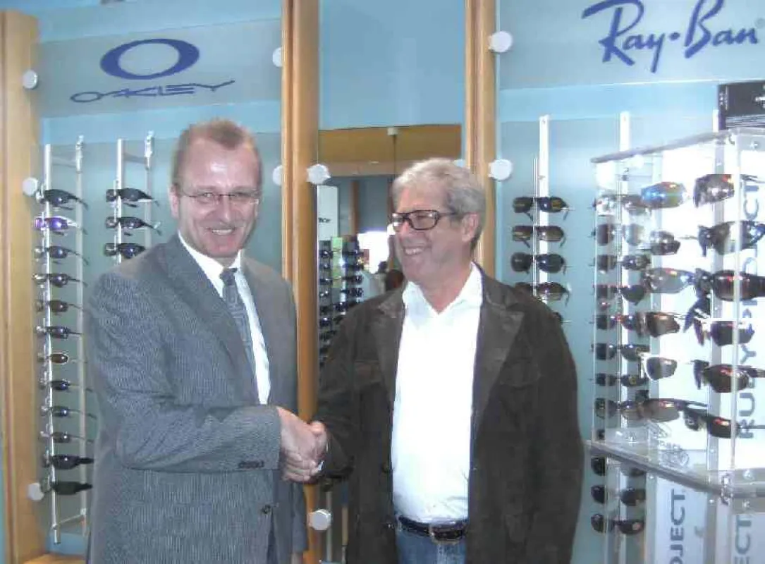 Martin Schwarzweller, Geschäftsführer Sportbund Pfalz, und Rolf Delker, Inhaber Delker Optik