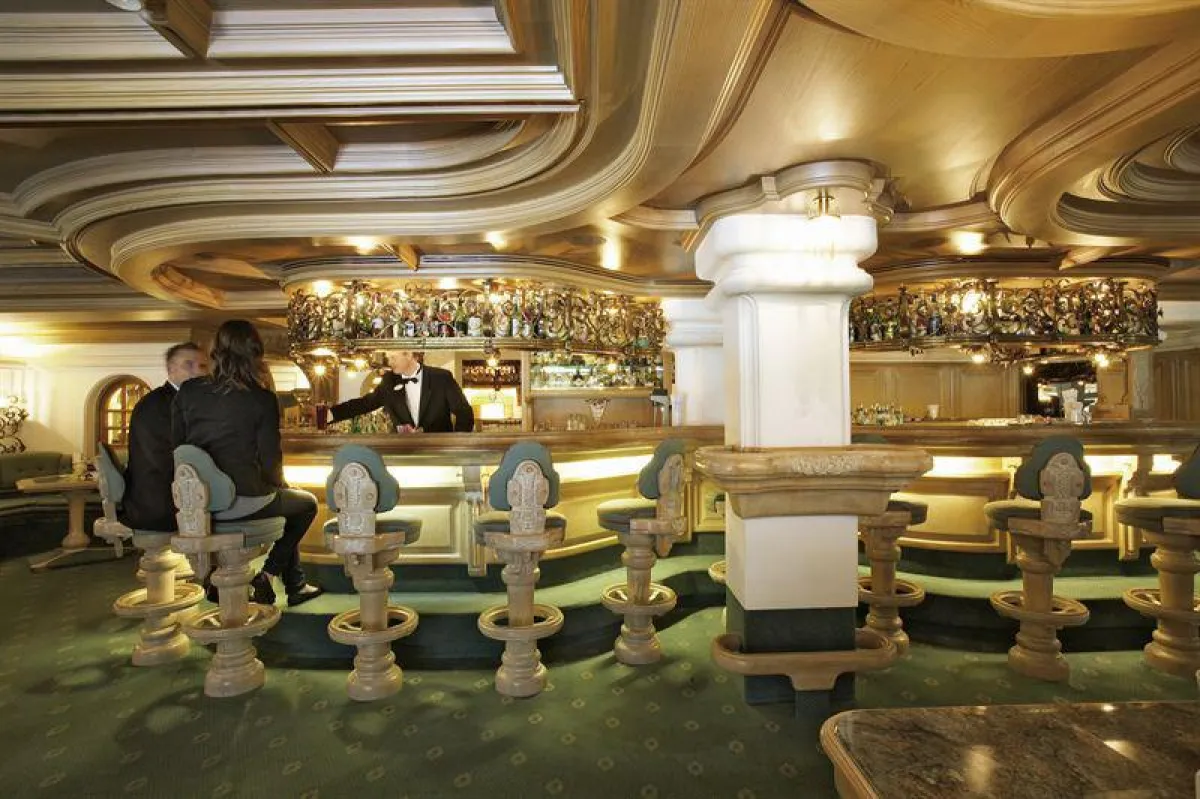 Seit 30 Jahren ist sein Reich die Hotelbar in der Traube Tonbach