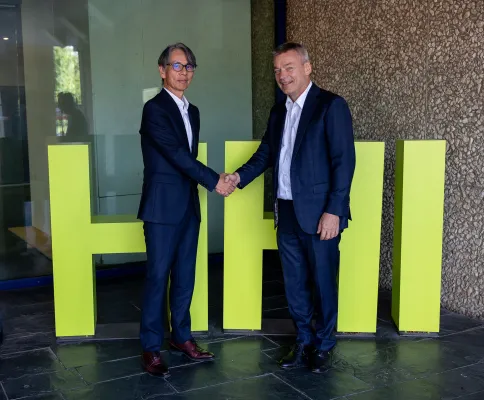 Bild: OKI und Fraunhofer HHI unterzeichnen Vereinbarung zur gemeinsamen Forschung, um photonische Technologien voranzutreiben