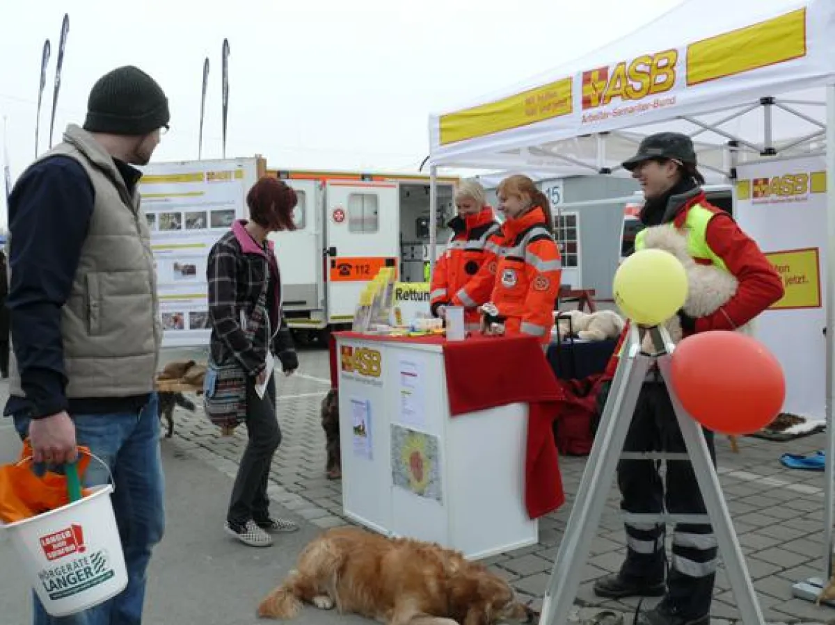 Die Rettungshundestaffel des ASB auf der Mittelbayerischen Ausstellung (miba) 2013