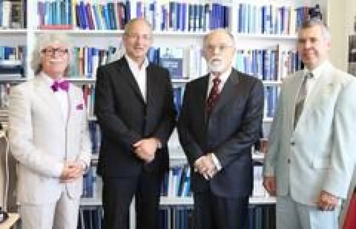 Der spanische Generalskonsul aus Stuttgart, Luis Gomez de Aranada (2.v.r.) zu Besuch an der ESB