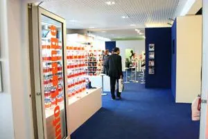 Bild: Große HKL-Info-Lounge auf der bauma 2010