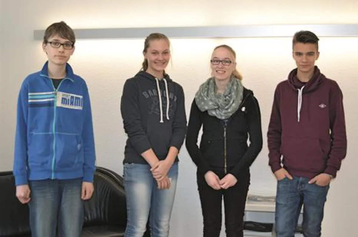 Zum Abschluss des Girls' und Boys'Day bei becker druck: Emilio, Viola, Lisa und Dennis