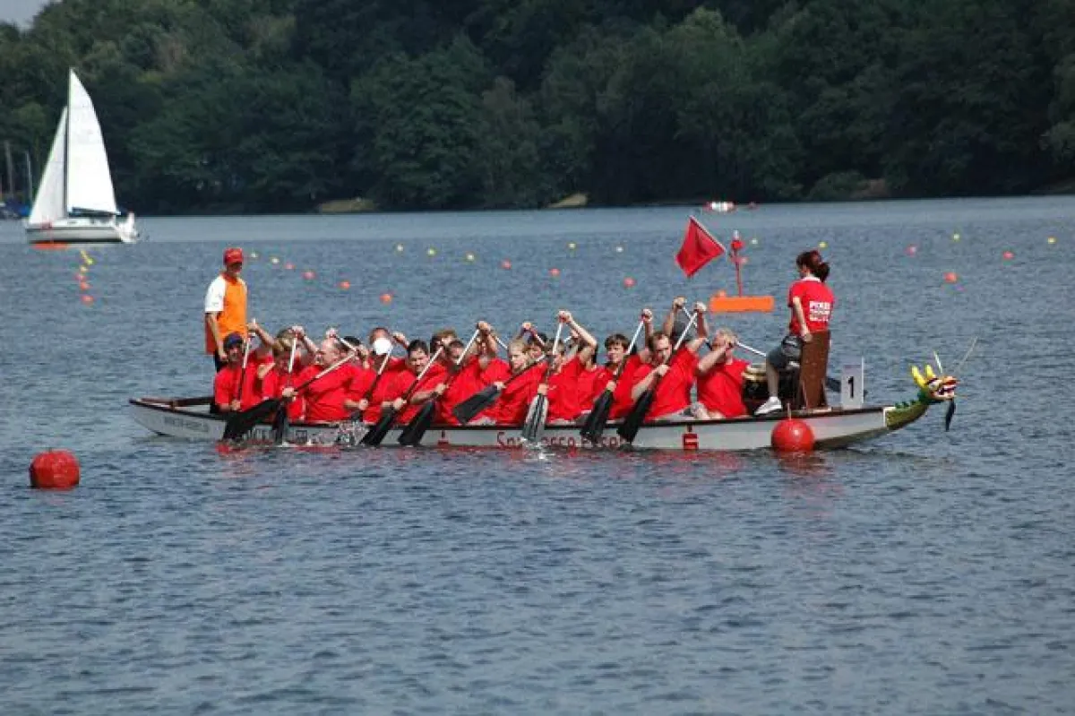 Die Pixeltaucher im Drachenboot auf dem Baldeneysee