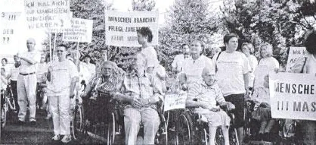 Altenpflegeheim lädt Politiker zur Frühschicht ein - Bundesweiter Aktionstag der Altenhilfe am 13. Juli 2009 Bild: Altenpflegeheim lädt Politiker zur Frühschicht ein - Bundesweiter Aktionstag der Altenhilfe am 13. Juli 2009