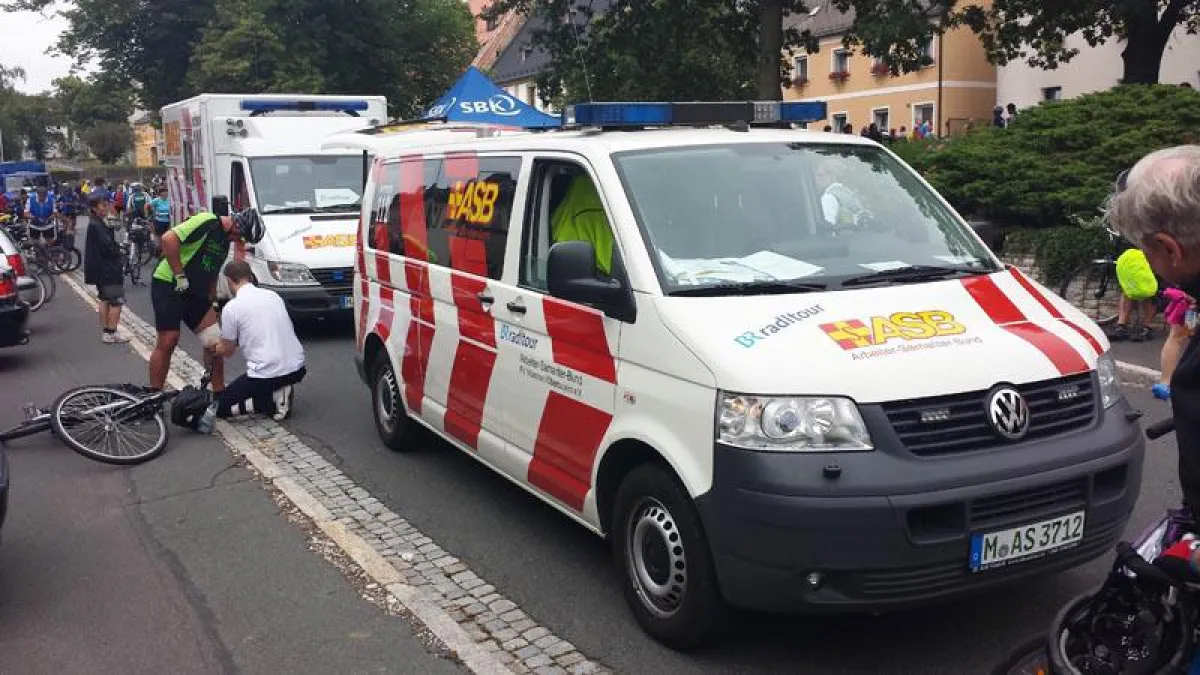 Nach einem Notruf leisten die Helfer des ASB München wichtige Hilfe; Foto: ASB München
