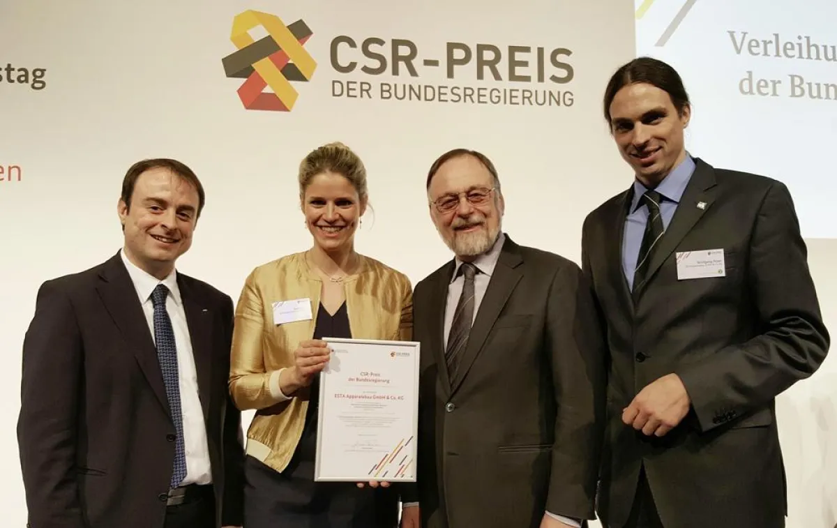 V.l.: Alexander Kulitz, Jenny Göser, Dr. Peter Kulitz und Wolfgang Fezer nahmen den Preis entgegen.