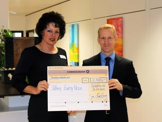 Goetzfried AG spendet 2.500 € für Zwerg Nase-Haus Bild: Goetzfried AG spendet 2.500 € für Zwerg Nase-Haus