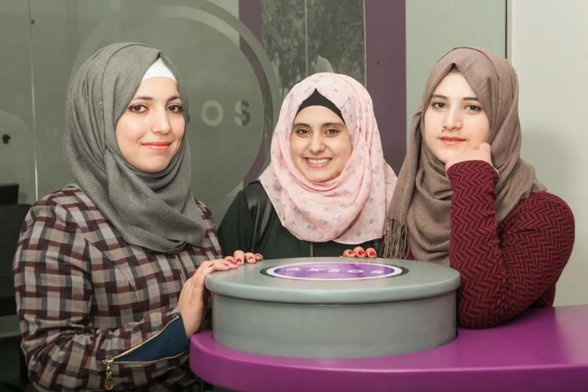 Aseel Zidat, Aseel Hjooj und Sajeda Sawalha absolvieren ihre Praxisphasen blockweise bei der AXSOS A