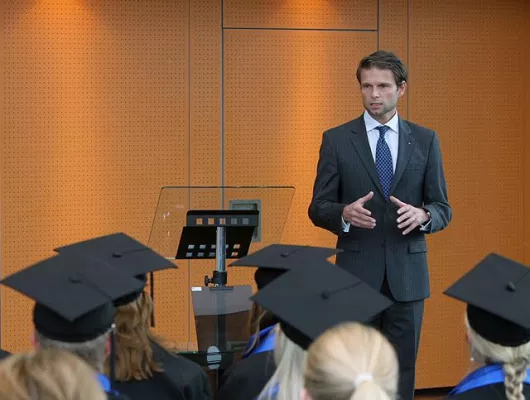 Bild: FOM Bremen verlängert Bewerbungsfrist für berufsbegleitenden Master