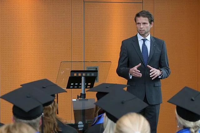 FOM Bremen verlängert Bewerbungsfrist für berufsbegleitenden Master Bild: FOM Bremen verlängert Bewerbungsfrist für berufsbegleitenden Master