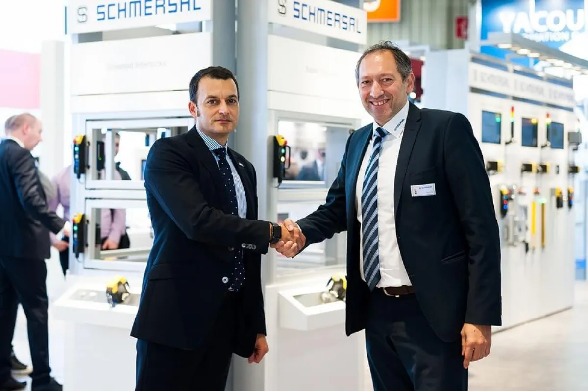 v.l.: Xavier Garcia, CEO Satech Safety Technology; Oscar Arias, Chief Sales Officer Schmersal Gruppe