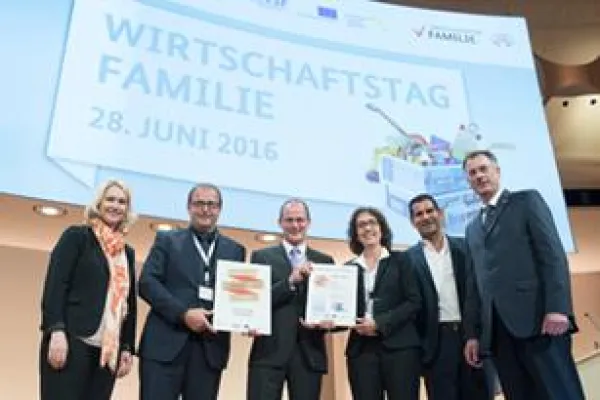 FingerHaus ist familienfreundlichstes Unternehmen in der Kategorie „Väterfreundliche Personalpolitik“ Bild: FingerHaus ist familienfreundlichstes Unternehmen in der Kategorie „Väterfreundliche Personalpolitik“