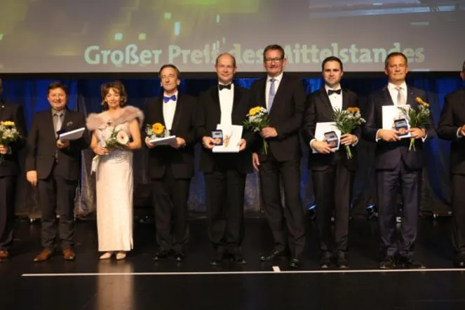 Lampenwelt erhält Ehrenplakette zum Großen Preis des Mittelstandes Bild: Lampenwelt erhält Ehrenplakette zum Großen Preis des Mittelstandes