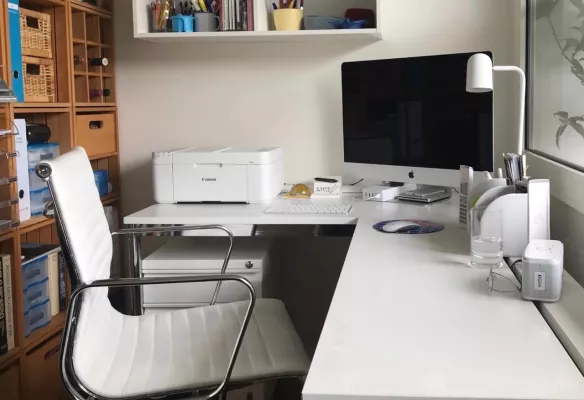 Bild: Ein gepflegter Arbeitsalltag in Büro und Homeoffice