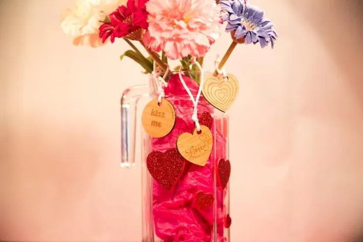 Bild: Persönliche Herzanhänger als Geschenk zum Valentinstag