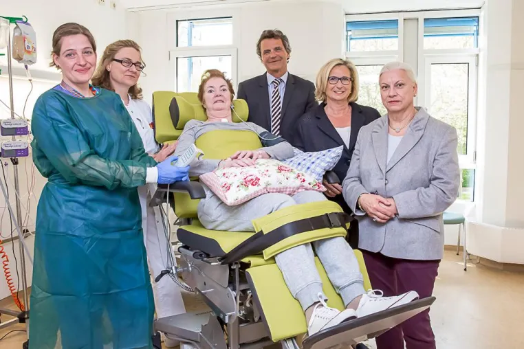 Großspende von 30.000,- EUR ermöglicht Mobilisierung schwerkranker Patientinnen und Patienten Bild: Großspende von 30.000,- EUR ermöglicht Mobilisierung schwerkranker Patientinnen und Patienten