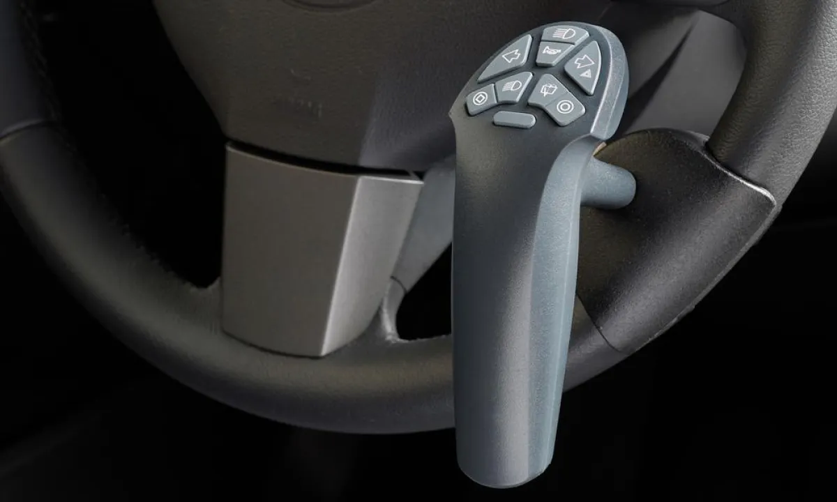 Der neue Multidrehknopf fügt sich elegant in jeden Fahrzeuginnenraum ein.