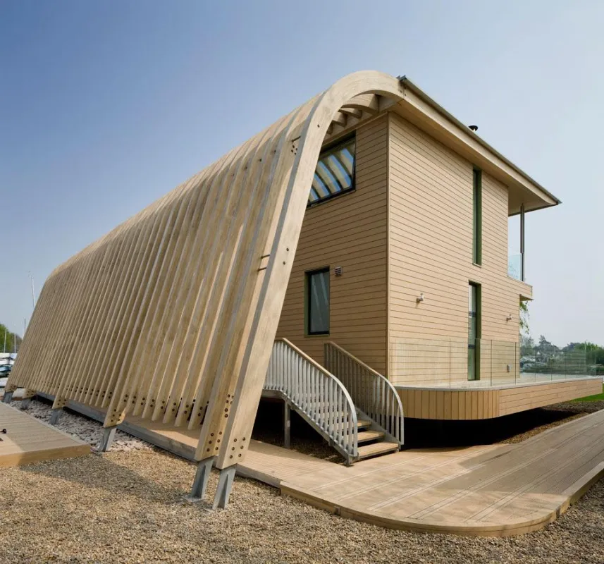 Accoya (R) als Verkleidung und Bodenbelag eines Hauses in Norfolk. Projekt: LSI architects