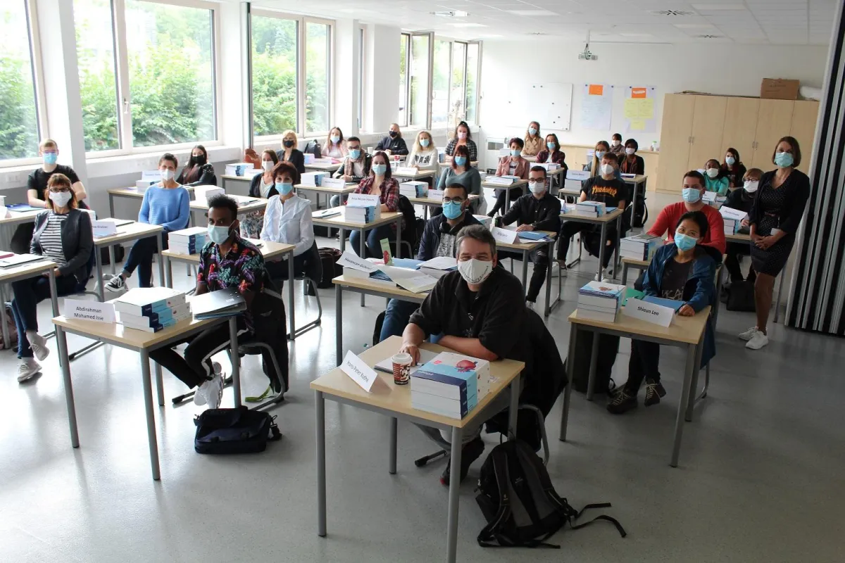 31 Azubis aus neun Nationen starten mit Masken in die neue generalistische Ausbildung