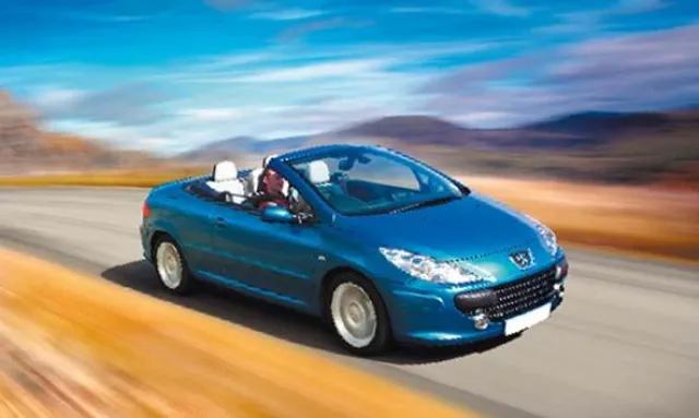 Bild: Sorat Gäste profitieren von Kooperation mit Avis - Sommerausflug im Avis Fun Car Cabrio