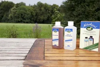 Verwitterte Teakmöbel? Vermooste Zäune? Naturhaus bringt neuen Glanz auf altes Holz Bild: Verwitterte Teakmöbel? Vermooste Zäune? Naturhaus bringt neuen Glanz auf altes Holz